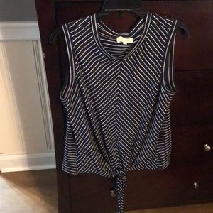 Sleeveless dress shirt